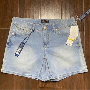 NWT Woman’s Seven7 blue jeans shorts 8